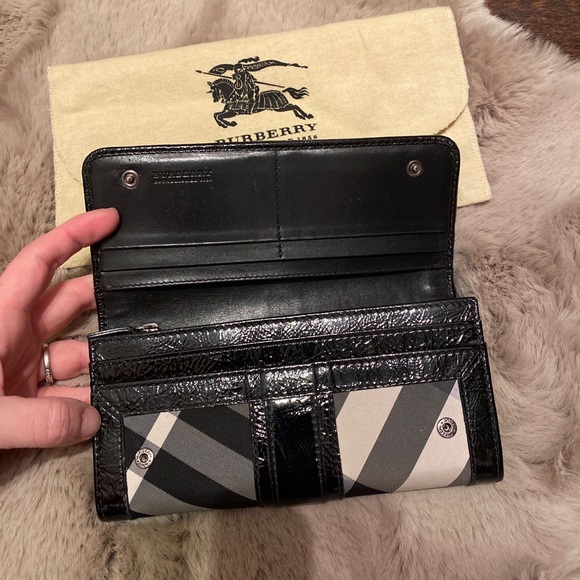 Burberry wallet SOLD - Picture 1 of 5